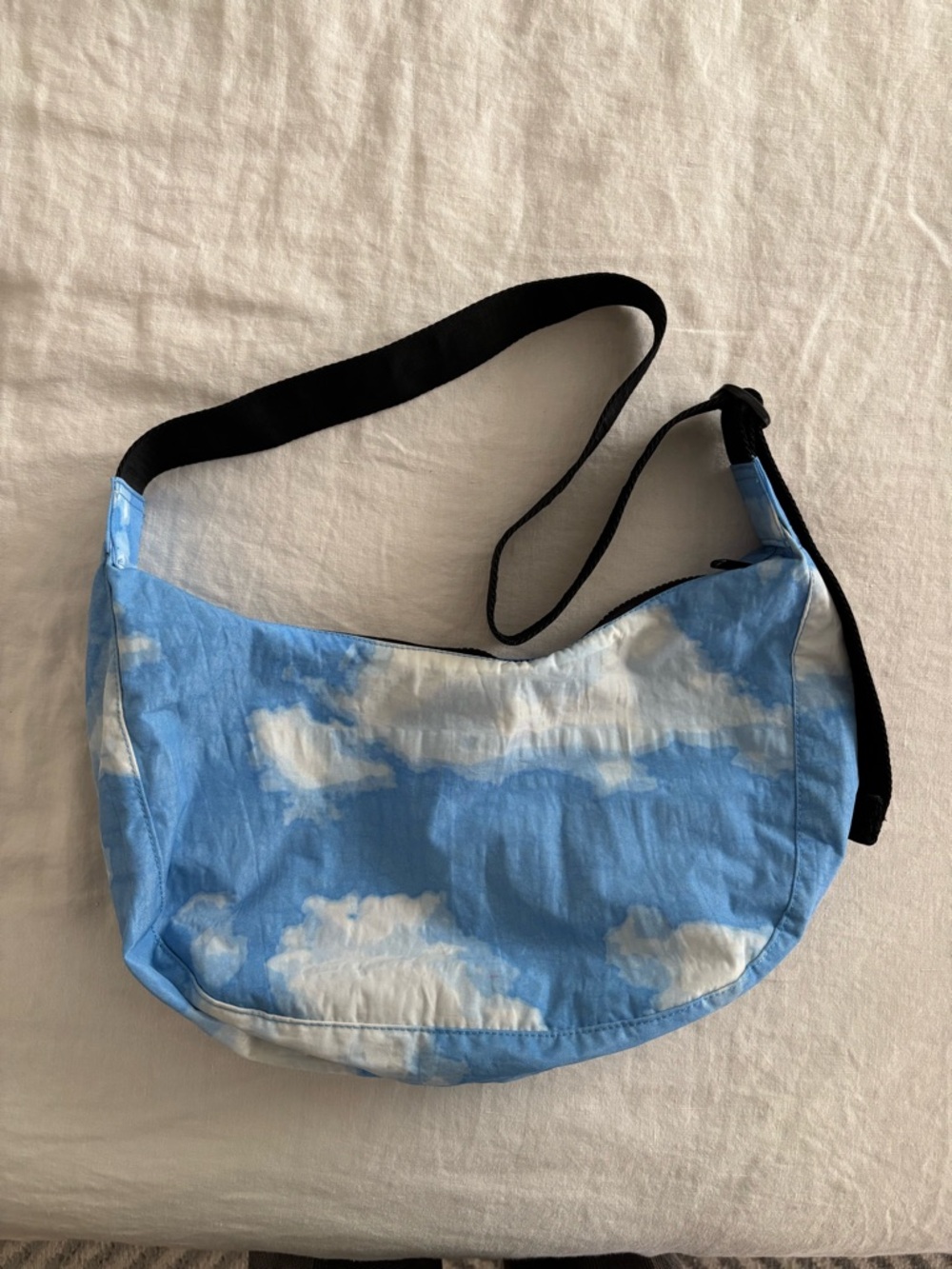 Baggu cloud Print Crescent Shoulder Bag in Sky Blue and White
